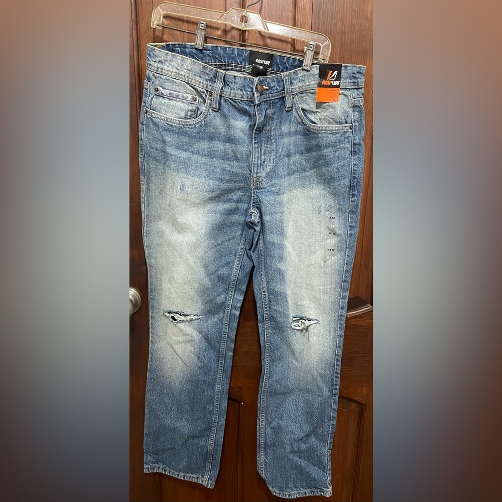 Amplify men’s Distressed blue denim jeans. Size 34 - 30